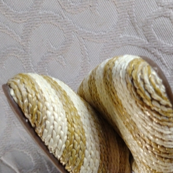 4@30.00 or 20.00 Ladies Shoes by UNIVERSAL THREAD - Picture 12 of 12